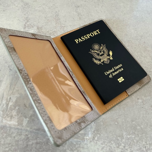 🌼 United States Passport Cover, Grey Marble Vegan Leather - Picture 3 of 4